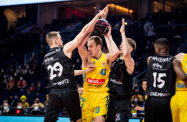 度对抗下仍 度对抗下仍