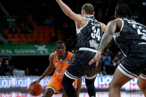 强的防守和 强的防守和